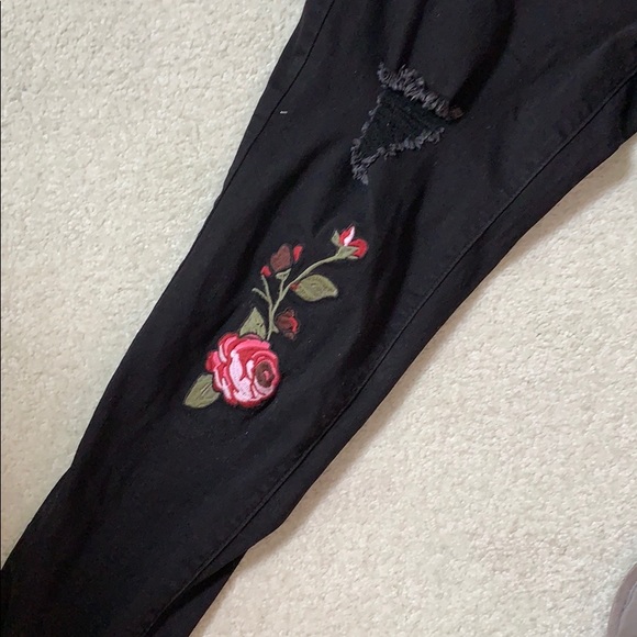 Black flowered jeans - Picture 3 of 4
